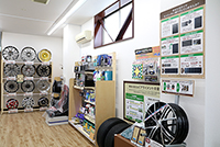 タイヤ館 高島平 店内